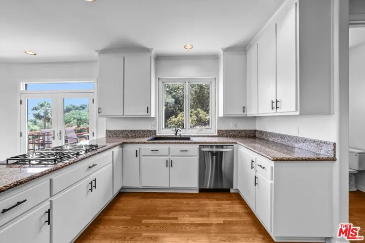 6852 Woody Trail, Los Angeles, California 90068