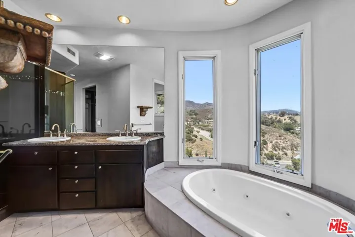 6852 Woody Trail, Los Angeles, California 90068