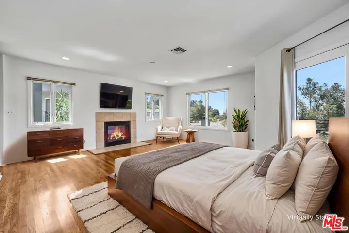 6852 Woody Trail, Los Angeles, California 90068
