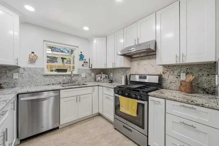 201 Flynn Avenue 16, Mountain View, California 94043