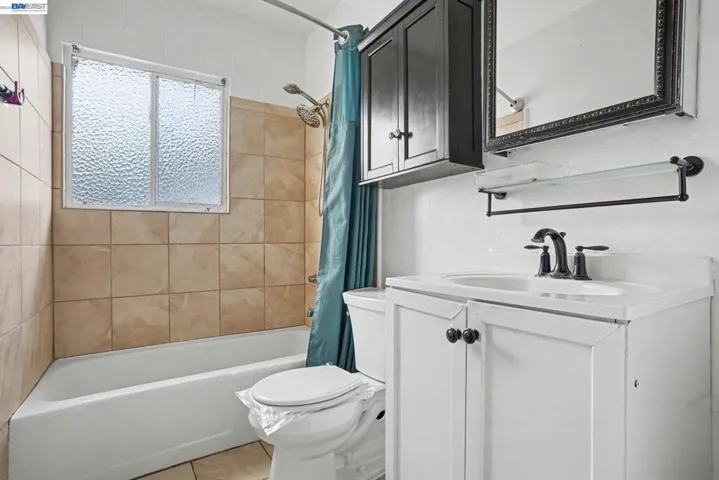 1110 Buena Vista, Alameda, California 94501