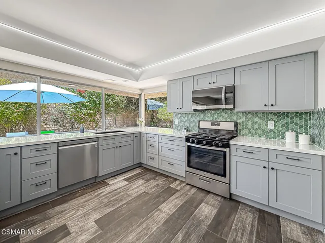 dKitchen and Dining5