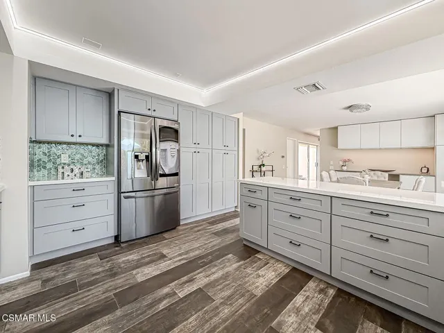 dKitchen and Dining10