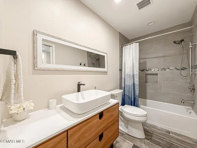 hShared Bath1