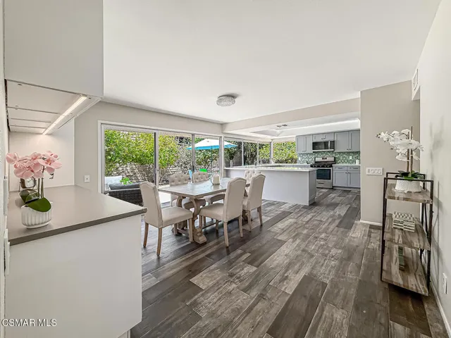 dKitchen and Dining1