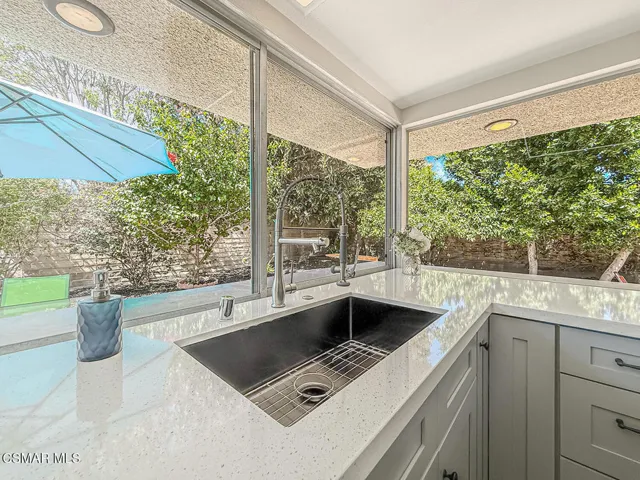 dKitchen and Dining9