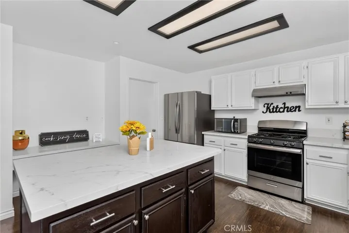 15559 Skylark Avenue, Fontana, California 92336