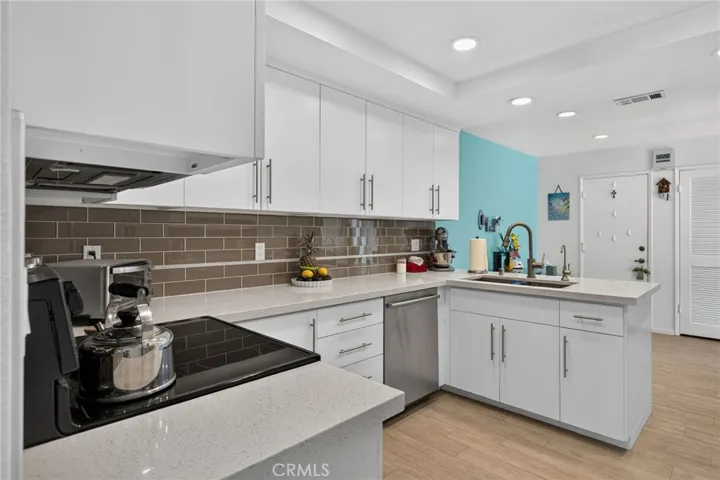 Kitchen can go gas or electric stove