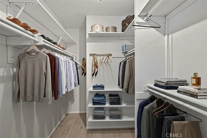 AI Master Walk in Closet