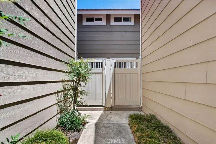 Vinyl front gate