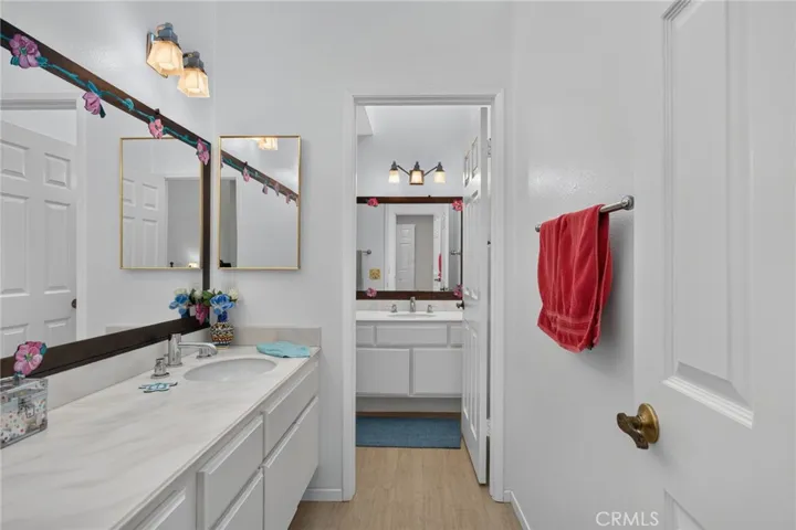 Master Bedroom potential for Dual Vanity or 3 different sinks