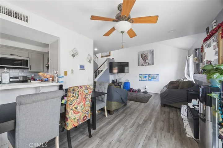 9864 California Avenue 18, South Gate, California 90280