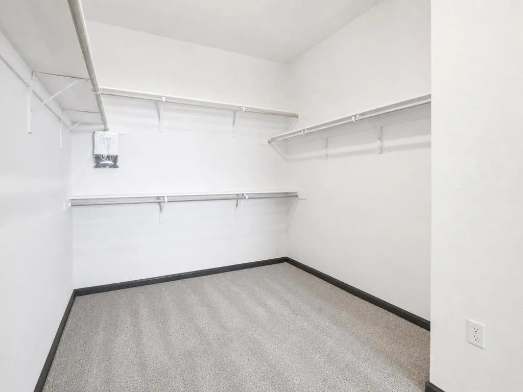Walk-closet for Master Room