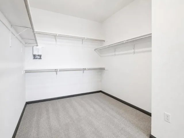 Walk-closet for Master Room