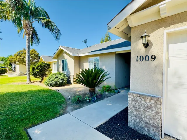 1009 S Elverta Street, Visalia, California 93292