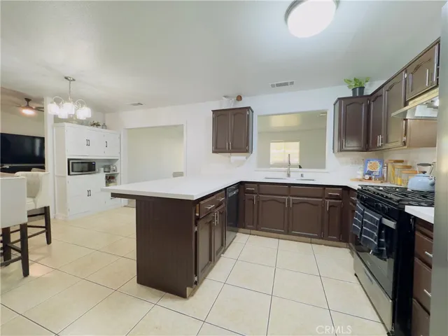 1009 S Elverta Street, Visalia, California 93292