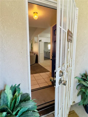 1009 S Elverta Street, Visalia, California 93292