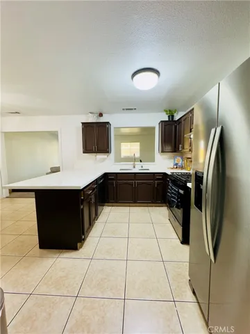 1009 S Elverta Street, Visalia, California 93292
