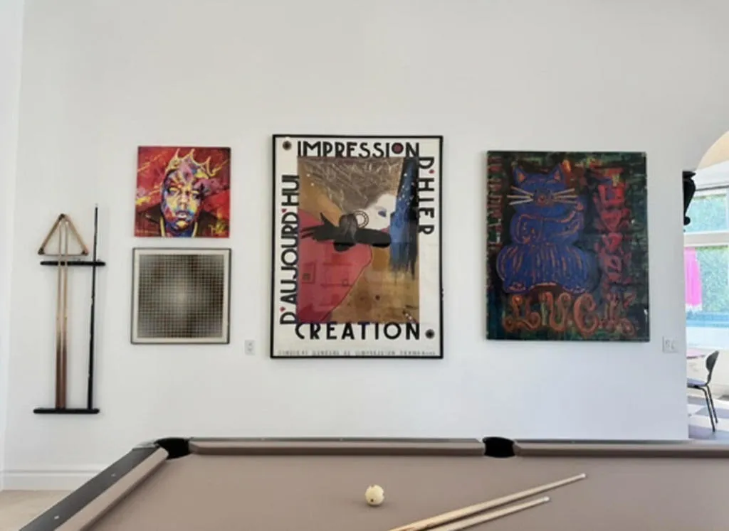Entertainment Lounge