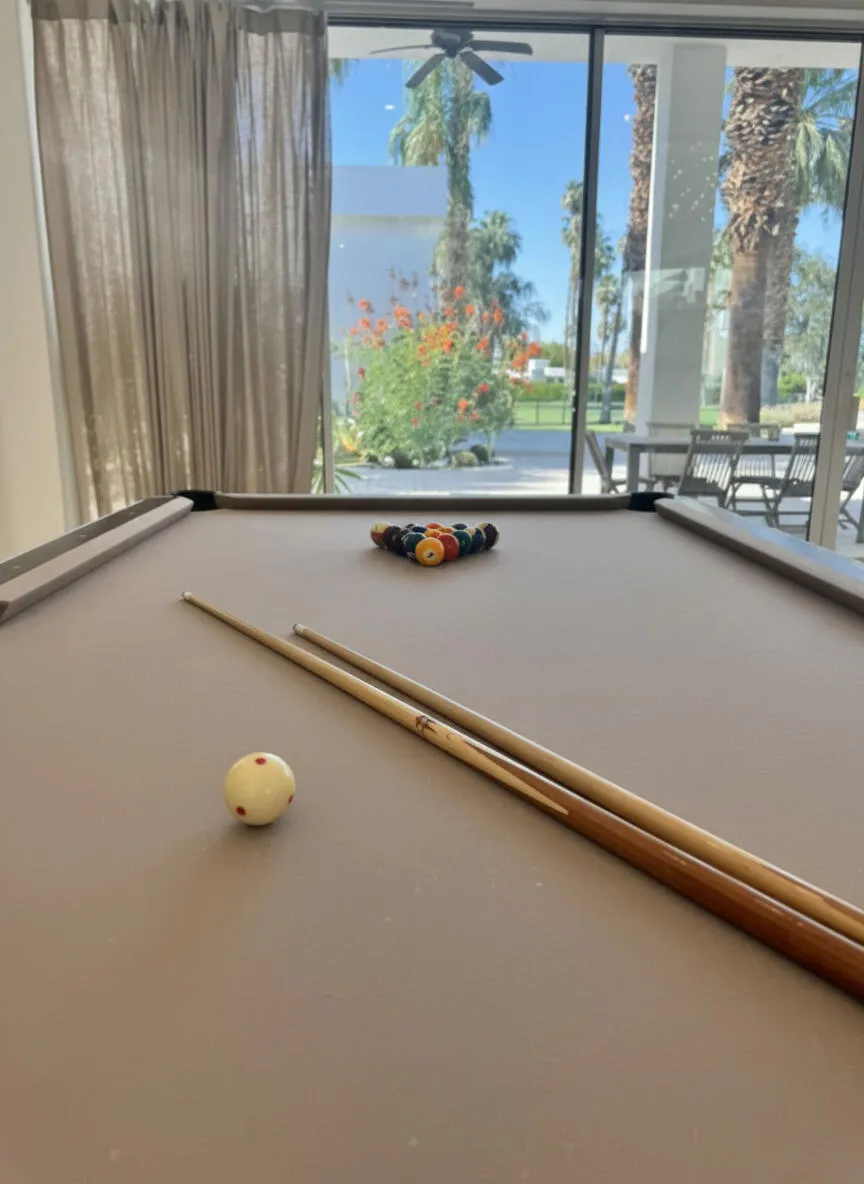 Entertainment Lounge