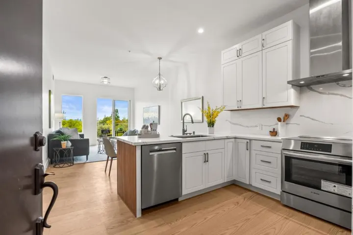 4115 El Camino Real, Palo Alto, California 94306