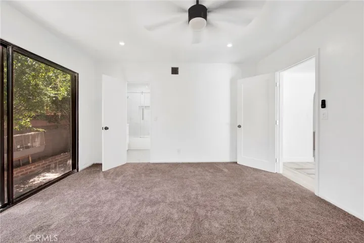 primary w/ outside access