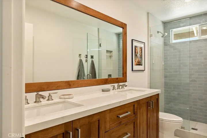 Full Guest Bathroom