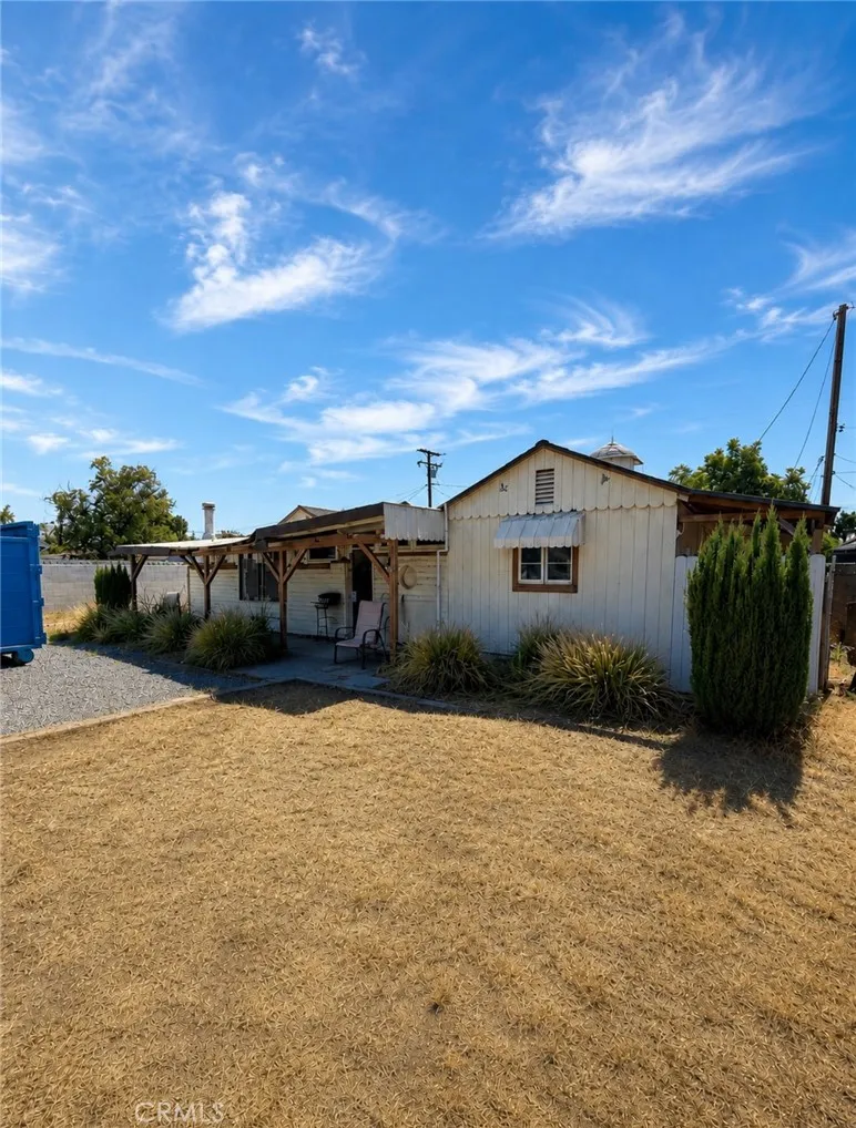1082 S Santa Fe St