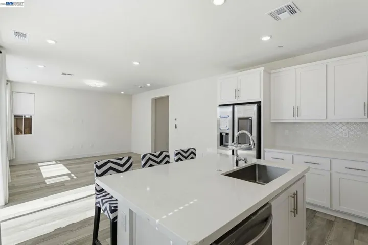 7149 Diamond Ave, Tracy, California 95377