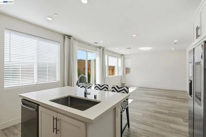 7149 Diamond Ave, Tracy, California 95377