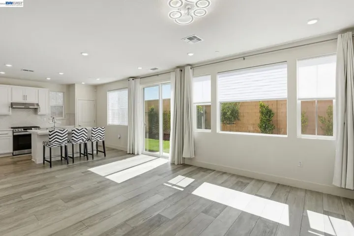 7149 Diamond Ave, Tracy, California 95377