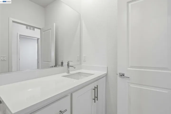 7149 Diamond Ave, Tracy, California 95377