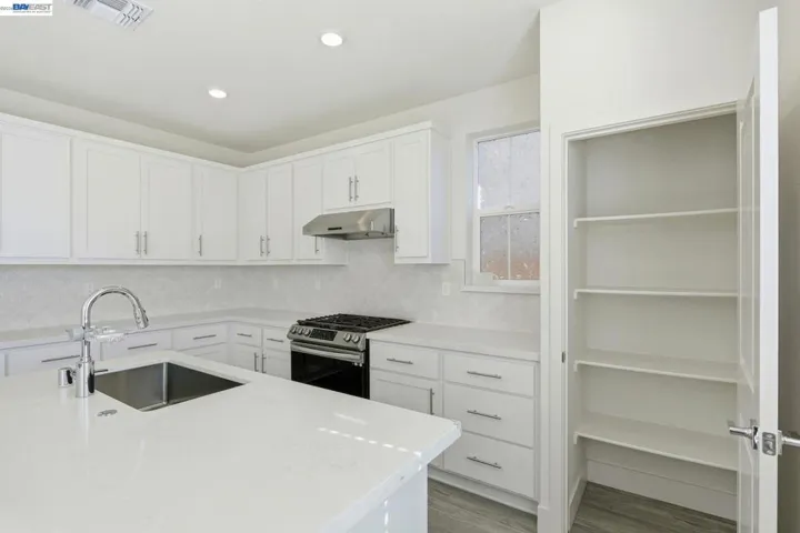 7149 Diamond Ave, Tracy, California 95377