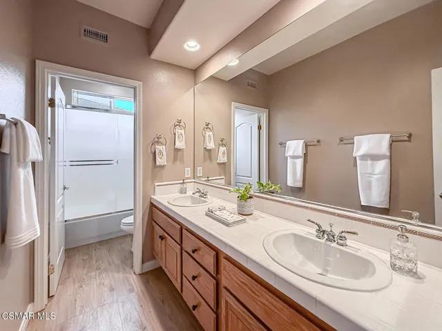 iShared Bath1