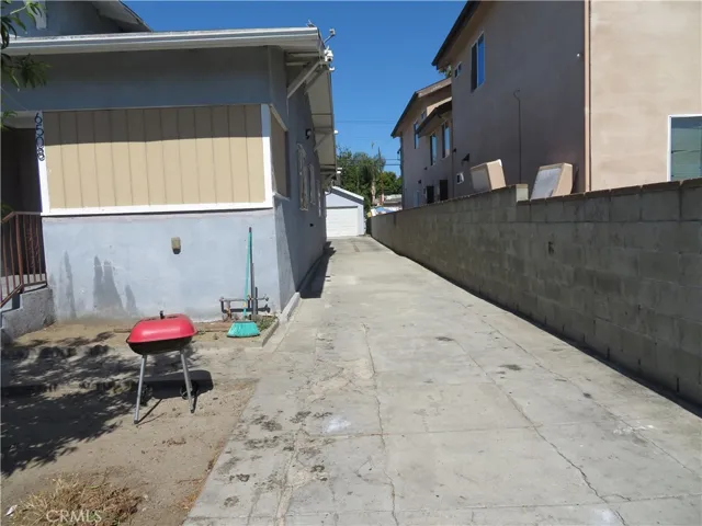 6506 Denver Ave., Los Angeles, California 90044