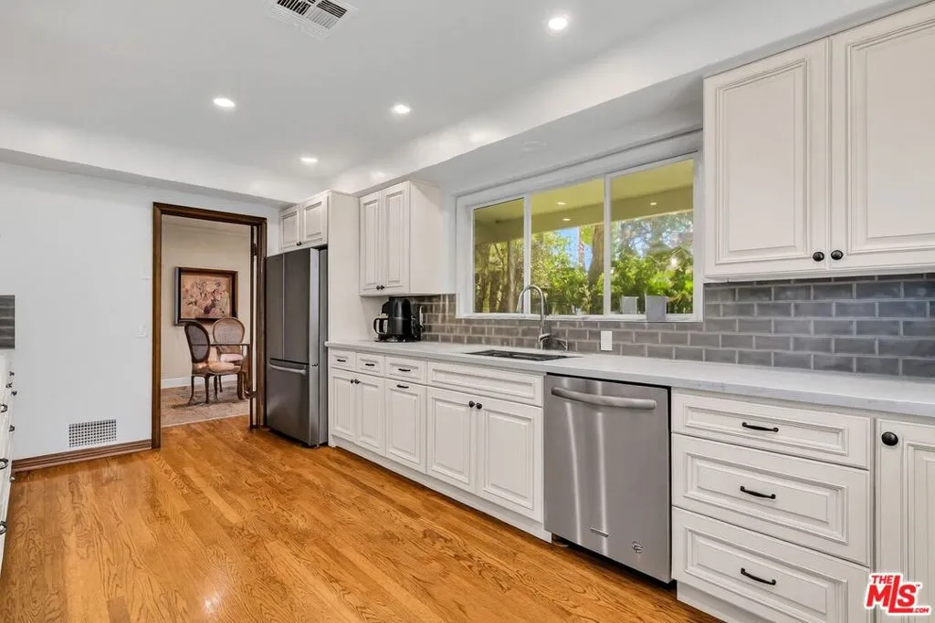 701 N Sierra Dr