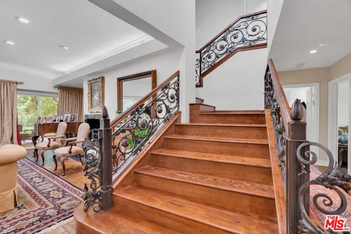 701 N Sierra Drive, Beverly Hills, California 90210