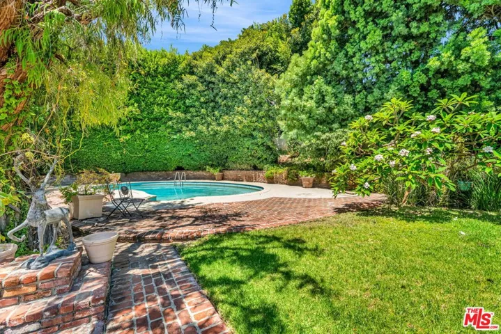 701 N Sierra Drive, Beverly Hills, California 90210