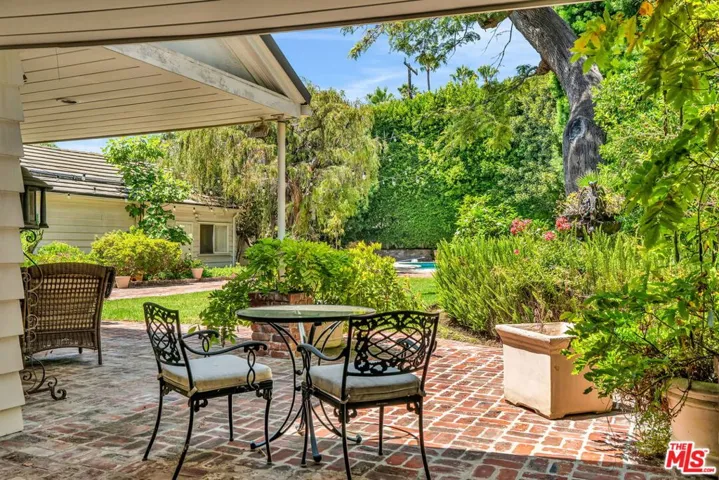 701 N Sierra Drive, Beverly Hills, California 90210