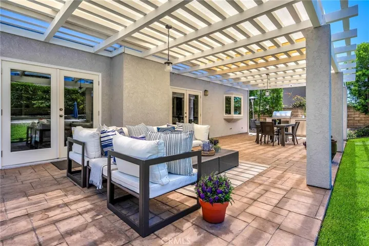 7015 Castle Peak Drive, West Hills, California 91307