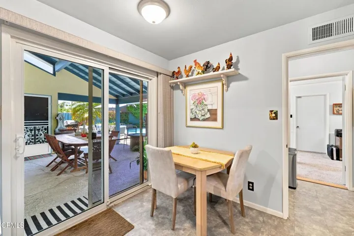 Eat-in kitchen