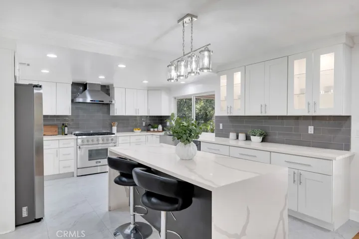 19208 Vista Grande, Northridge, California 91326