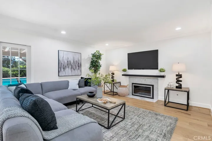 19208 Vista Grande, Northridge, California 91326