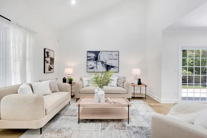 19208 Vista Grande, Northridge, California 91326