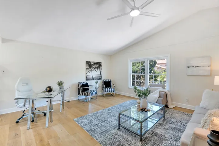 19208 Vista Grande, Northridge, California 91326
