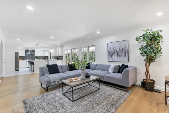 19208 Vista Grande, Northridge, California 91326