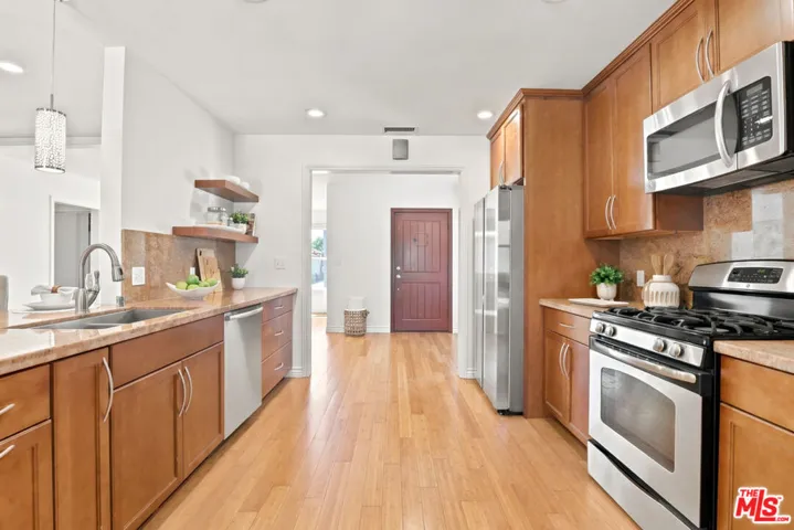 11521 Patom Drive, Culver City, California 90230