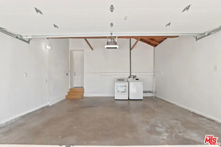 11521 Patom Drive, Culver City, California 90230