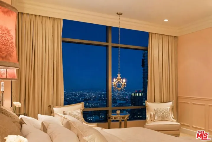 900 W Olympic Boulevard 42e, Los Angeles, California 90015