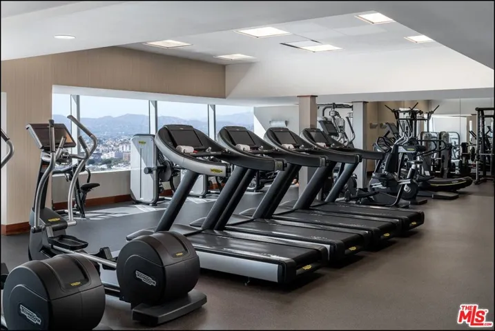 900 W Olympic Boulevard 42e, Los Angeles, California 90015